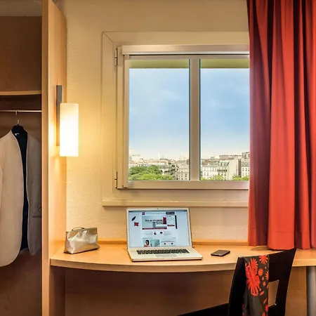 Ibis Montmartre 18ème Hotel Parigi
