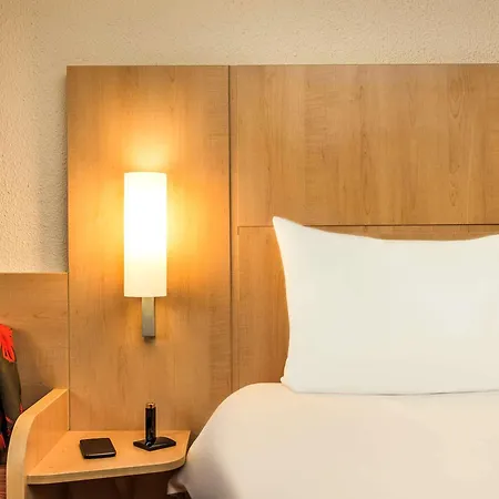 Ibis Montmartre 18ème Hotel