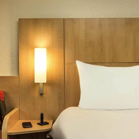 Ibis Montmartre 18ème Parigi