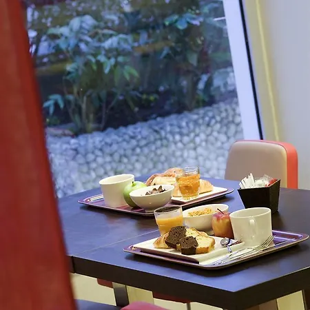 Отель Ibis Montmartre Sacre-coeur Париж