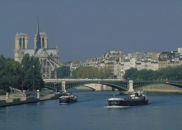 ホテル Ibis Montmartre Sacre-coeur 3*
